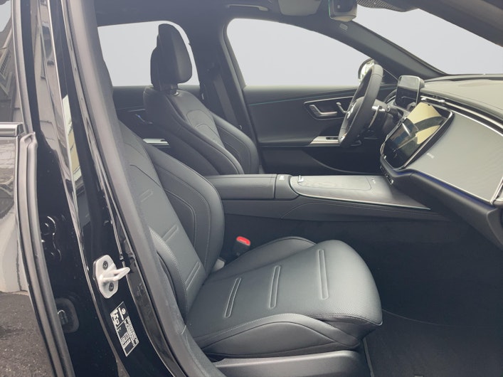 Vehicle image MERCEDES-BENZ E-CLASS