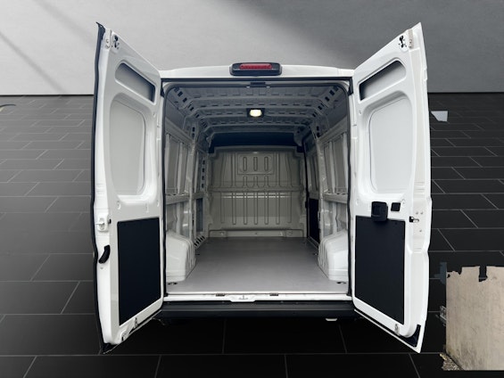 Vehicle image 8 Vehicle image 8