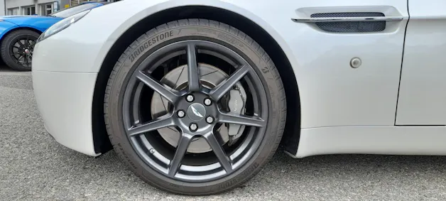 Aston Martin V8 Vantage Roadster 4.3