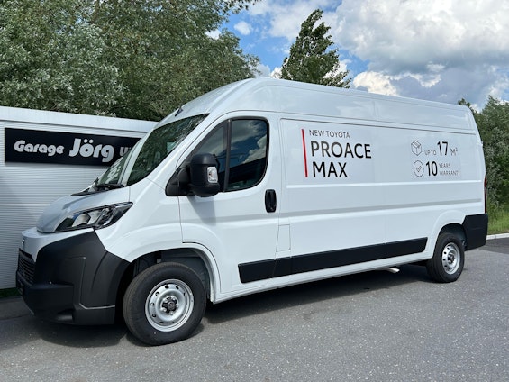 First vehicle image