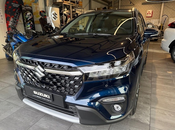 First vehicle image