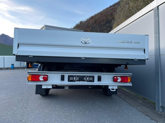 Vehicle image 4 Vehicle image 4