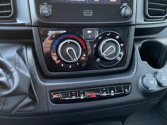 Vehicle image 14 Vehicle image 14