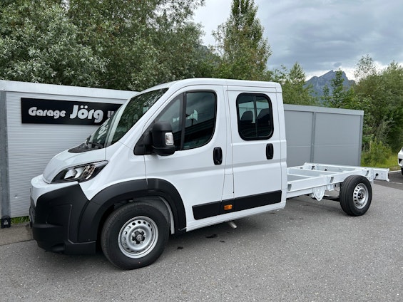First vehicle image