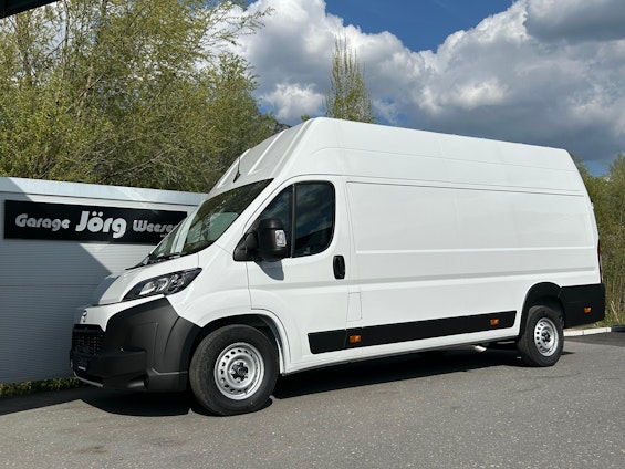 First vehicle image