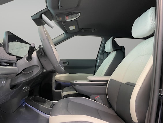 Vehicle image 9 Vehicle image 9