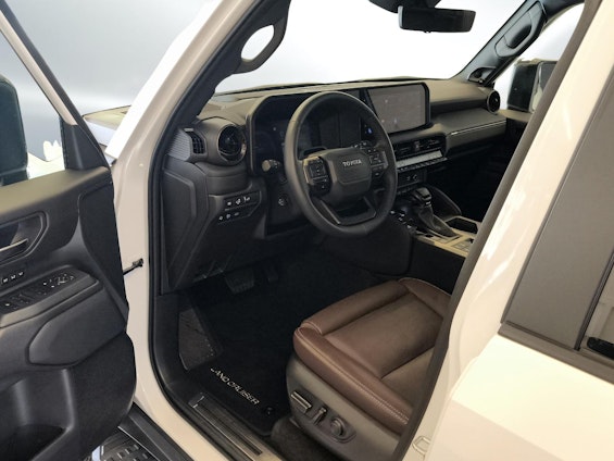 Vehicle image 9 Vehicle image 9