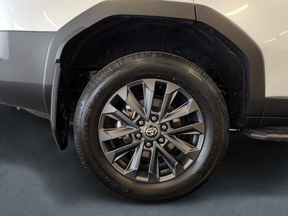 Vehicle image 14 Vehicle image 14