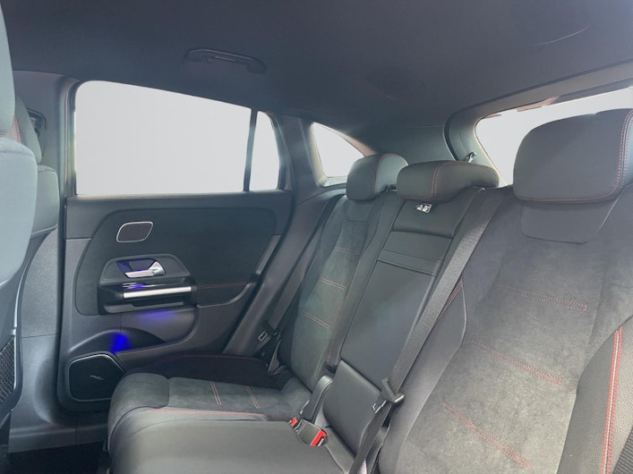 Vehicle image MERCEDES-BENZ GLA 200