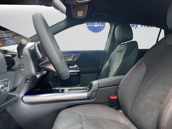 Vehicle image MERCEDES-BENZ GLA 200