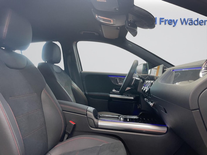 Vehicle image MERCEDES-BENZ GLA 200