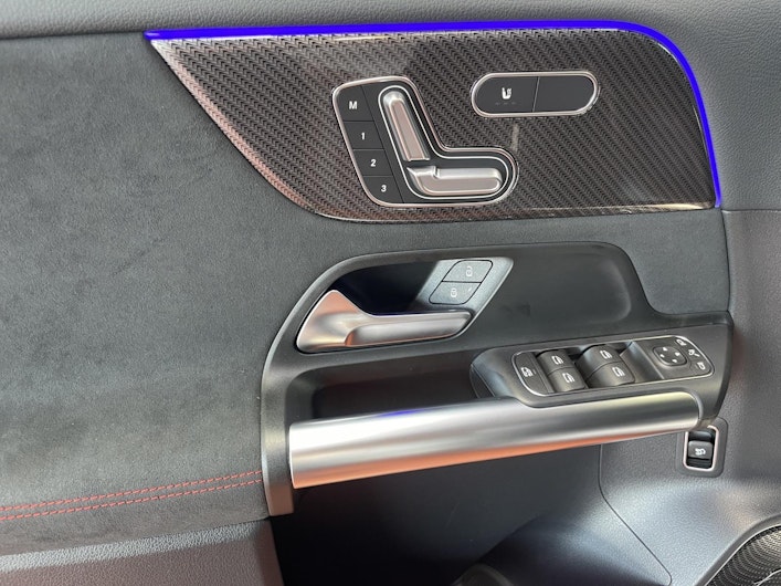 Vehicle image MERCEDES-BENZ GLA 200