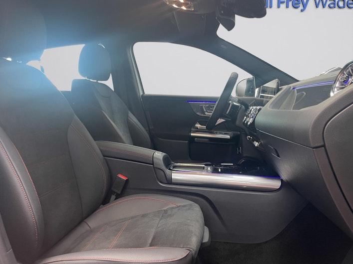 Vehicle image MERCEDES-BENZ GLA 200