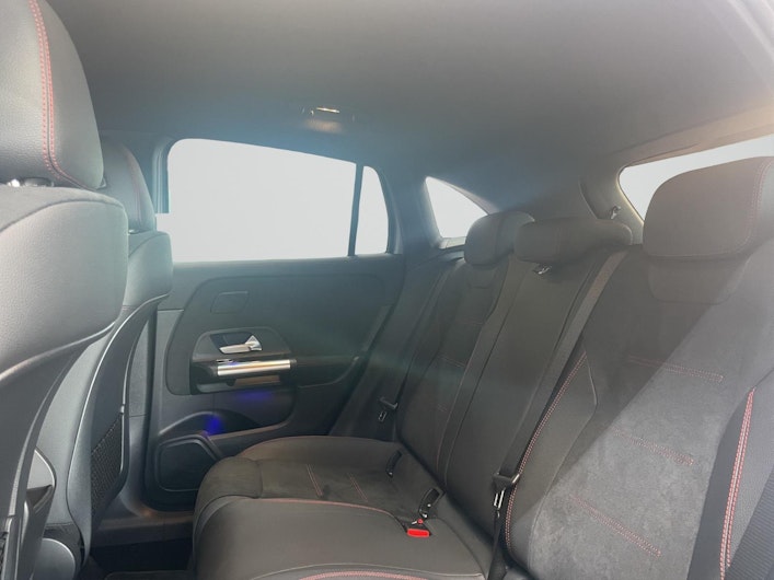 Vehicle image MERCEDES-BENZ GLA 200