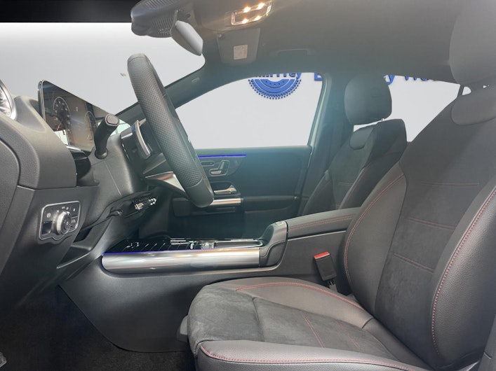 Vehicle image MERCEDES-BENZ GLA 200