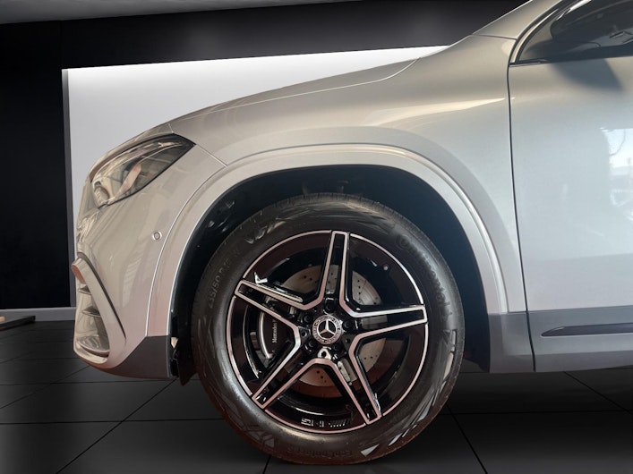 Vehicle image MERCEDES-BENZ GLA 200