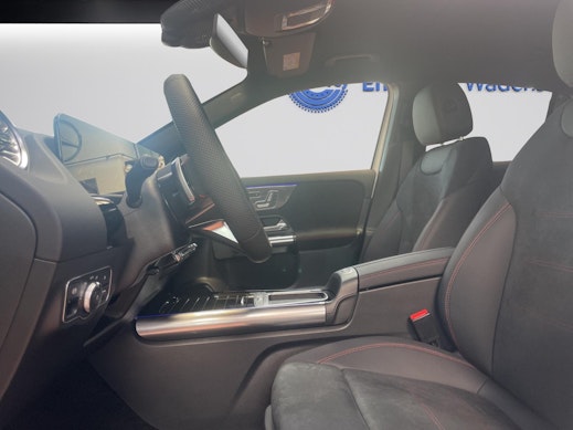 MERCEDES-BENZ GLA 200 Night Star AMG Line 3