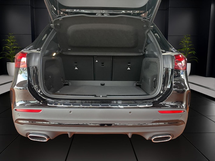 Vehicle image MERCEDES-BENZ GLA 200