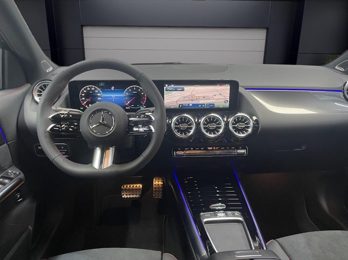 Vehicle image MERCEDES-BENZ GLA 200