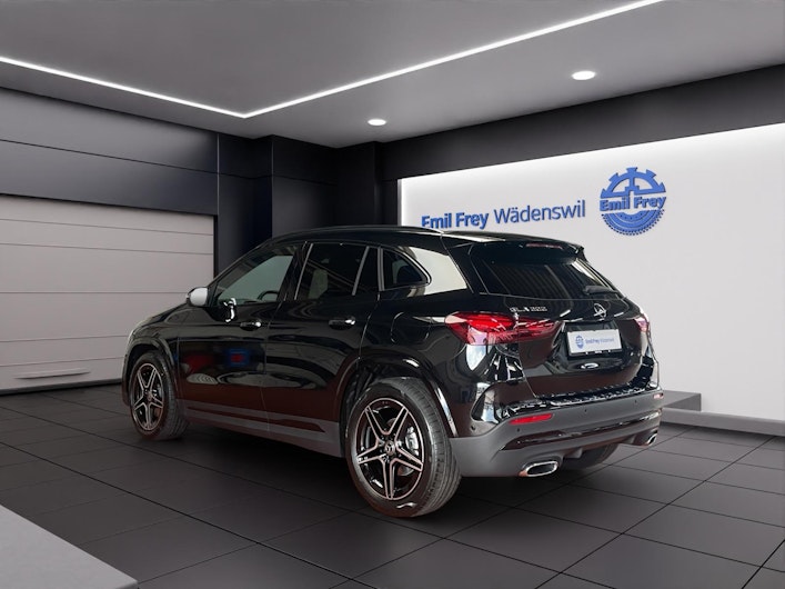 Vehicle image MERCEDES-BENZ GLA 200