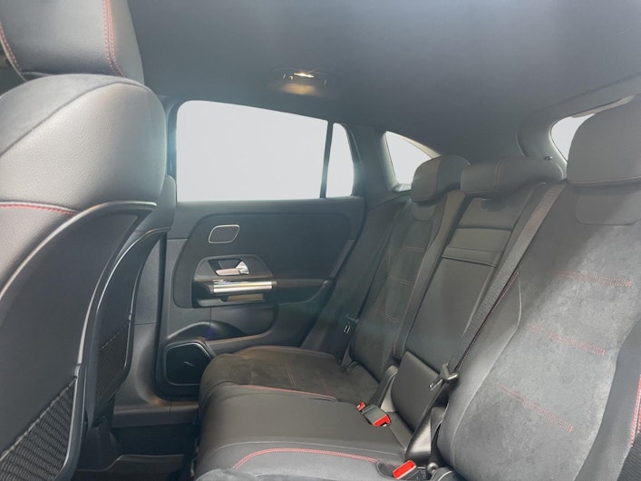 Vehicle image MERCEDES-BENZ GLA 200