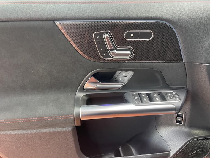 Vehicle image MERCEDES-BENZ GLA 200