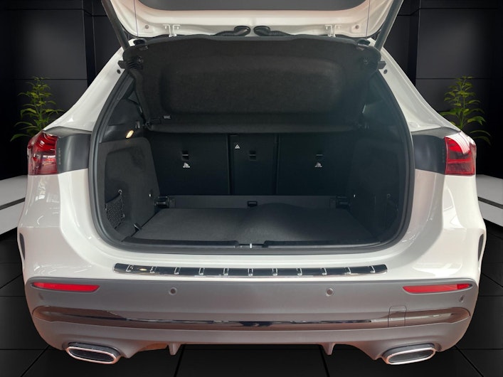 Vehicle image MERCEDES-BENZ GLA 200