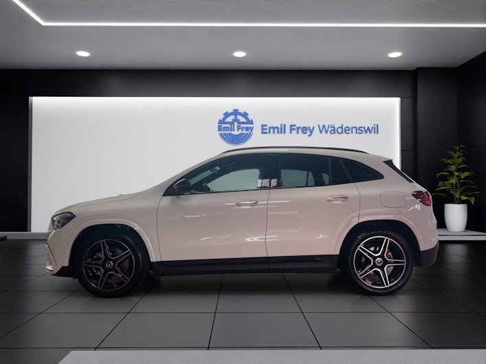 Vehicle image MERCEDES-BENZ GLA 200