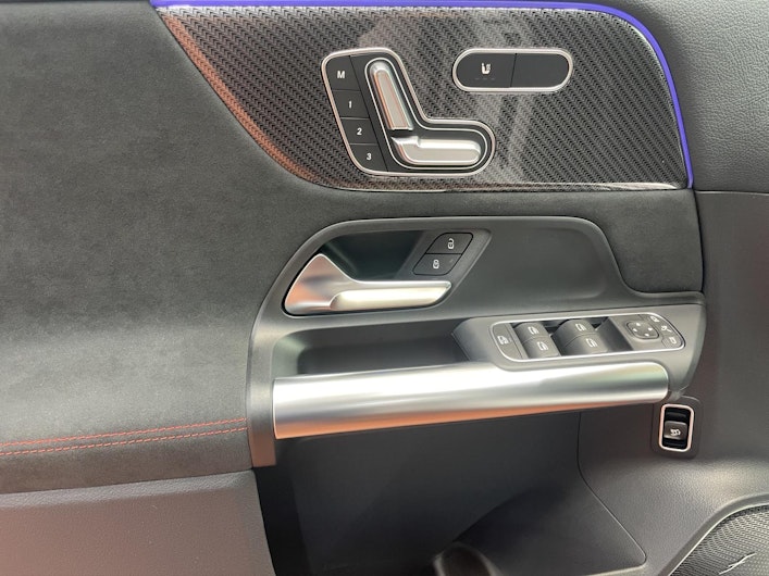 Vehicle image MERCEDES-BENZ GLA 200