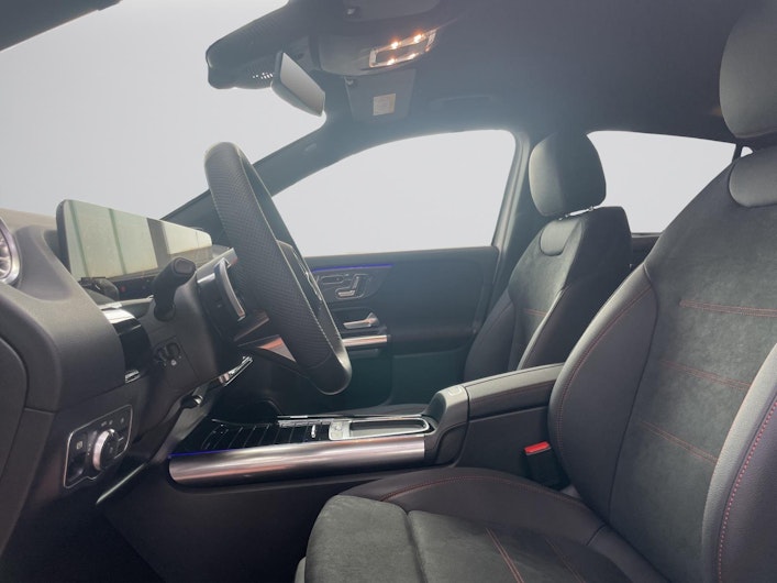 Vehicle image MERCEDES-BENZ GLA 200