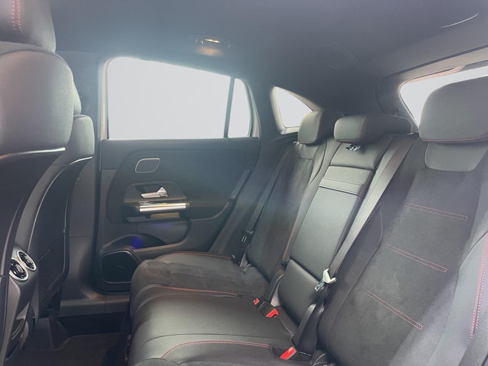 Vehicle image MERCEDES-BENZ GLA 200