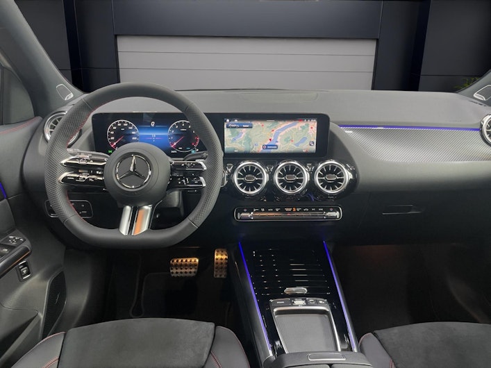 Vehicle image MERCEDES-BENZ GLA 200