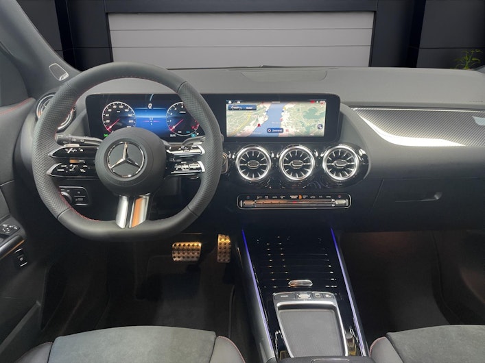 Vehicle image MERCEDES-BENZ GLA 200