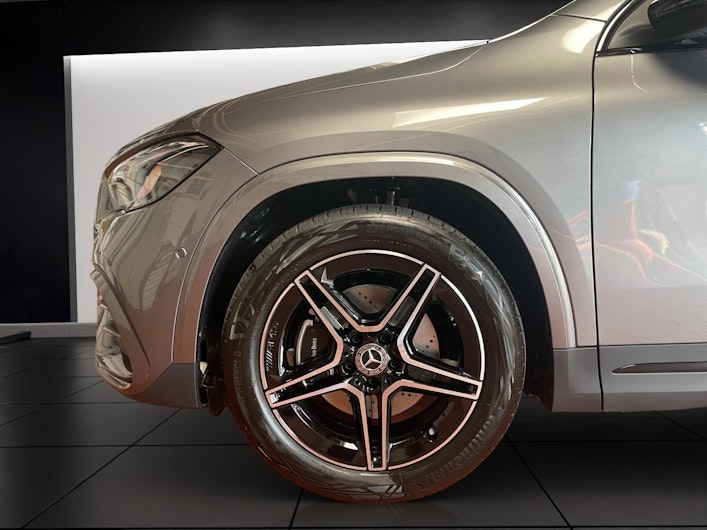 Vehicle image MERCEDES-BENZ GLA 200