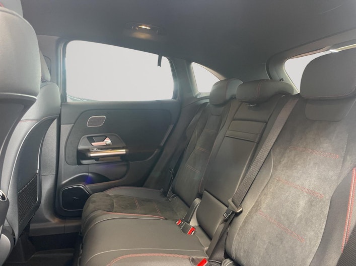 Vehicle image MERCEDES-BENZ GLA 200