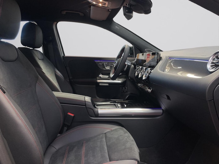 Vehicle image MERCEDES-BENZ GLA 250