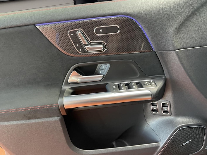 Vehicle image MERCEDES-BENZ GLA 250