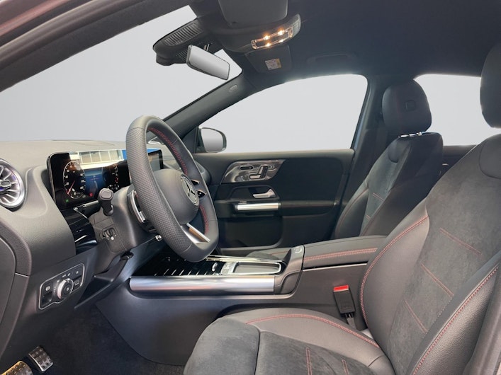 Vehicle image MERCEDES-BENZ GLA 250