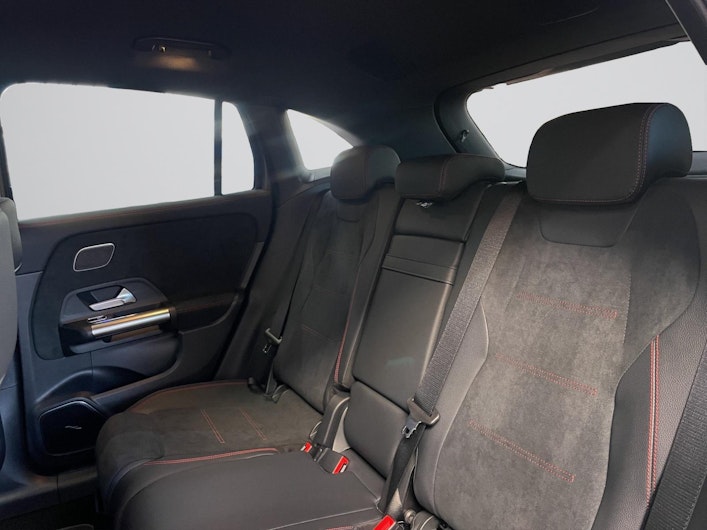 Vehicle image MERCEDES-BENZ GLA 250