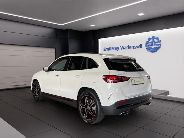 Mercedes-Benz GLA 250 4MATIC Swiss Star AMG Line