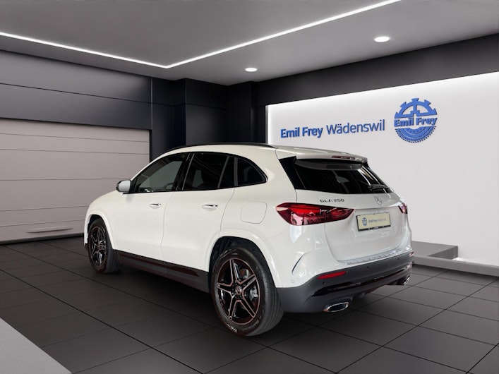 Vehicle image MERCEDES-BENZ GLA 250