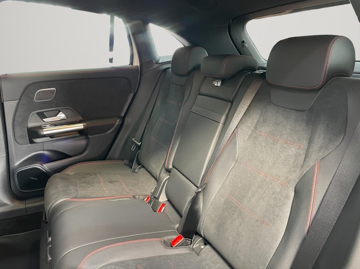 Vehicle image MERCEDES-BENZ GLA 250