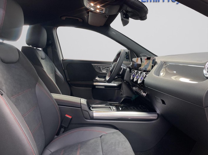 Vehicle image MERCEDES-BENZ GLA 250