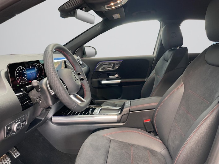 Vehicle image MERCEDES-BENZ GLA 250