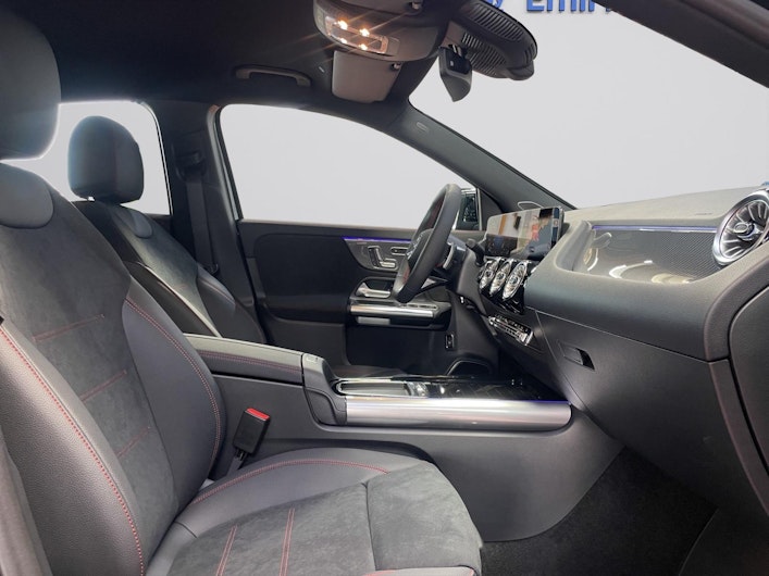 Vehicle image MERCEDES-BENZ GLA 200