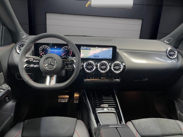 Vehicle image MERCEDES-BENZ GLA 200