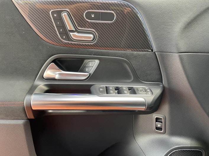 Vehicle image MERCEDES-BENZ GLA 200