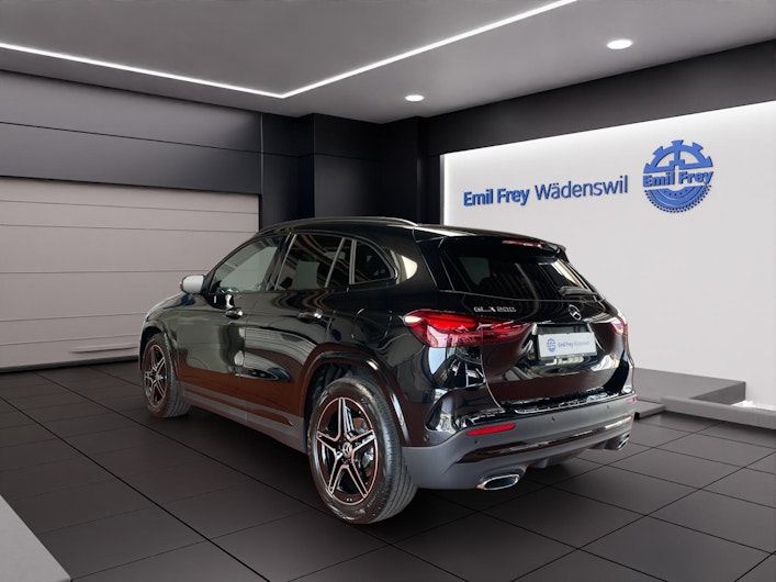 Vehicle image MERCEDES-BENZ GLA 200