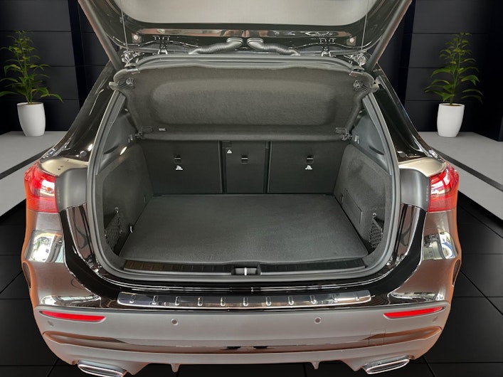 Vehicle image MERCEDES-BENZ GLA 200