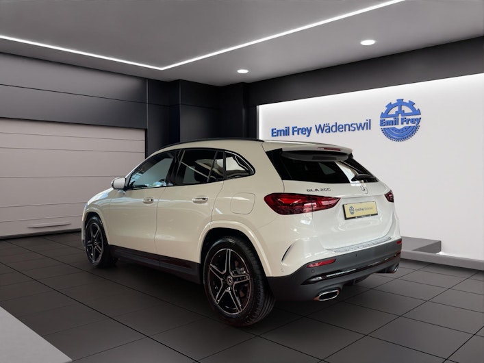 immagine del veicolo MERCEDES-BENZ GLA 200